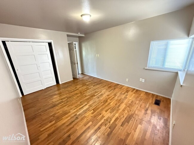 Building Photo - Spacious 3-Bedroom - 2-Bath Home with Bonu...