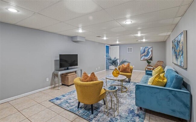 Building Photo - 555 Douthit Ferry Rd