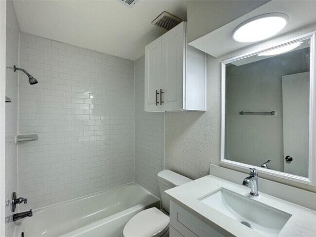 Building Photo - 10942 Beacave Bend Ct