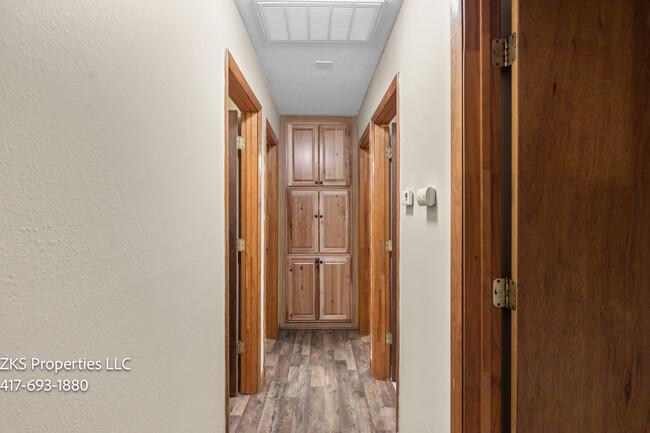 Hallway Linen Storage - 2224 W Bodeb St