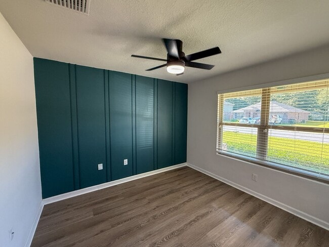 Building Photo - 4 Bedroom 2 Bath Home for Rent in Birch Run Subdivision! Energy Efficient Solar Panels to Help Lo...