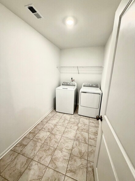 Building Photo - 265 Sweetbay Tree Dr