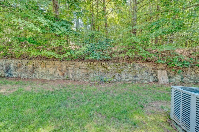 Building Photo - 7007 Oak Ct