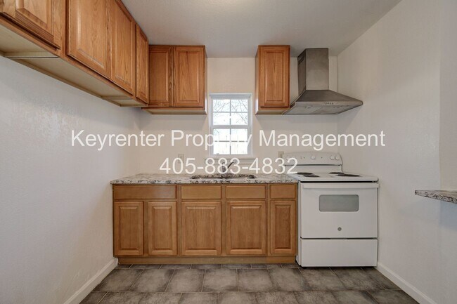 Building Photo - 2709 N Fonshill Ave