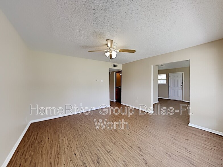 Building Photo - 4345 Chestnut Dr