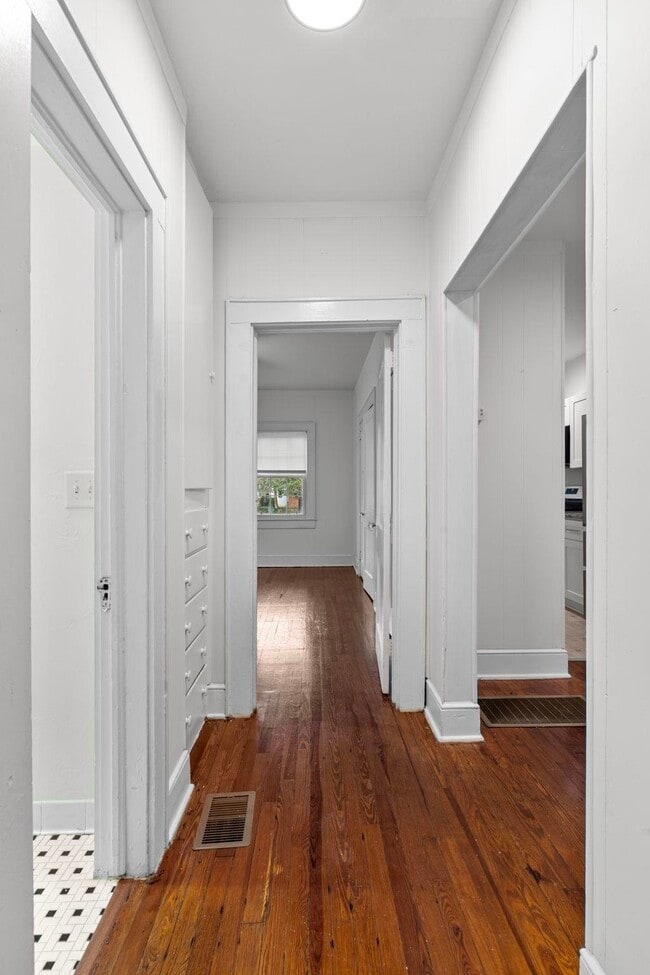 Building Photo - 557 Beverly Ct