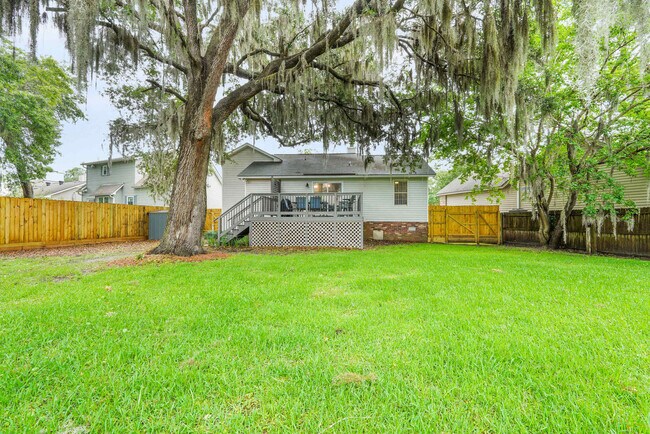 Building Photo - 529 Pointe S Dr