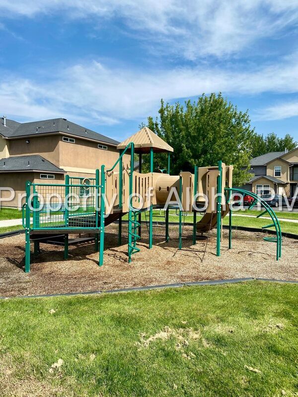 Building Photo - 1053 W Pine Ave