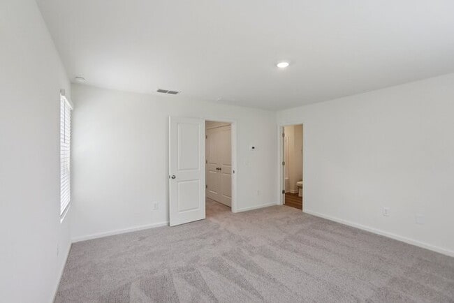 Building Photo - Fantastic 3bd/2.5ba home! Let yourself in!