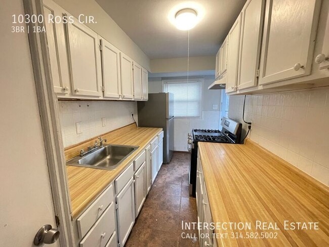 Building Photo - 10300 Ross Cir