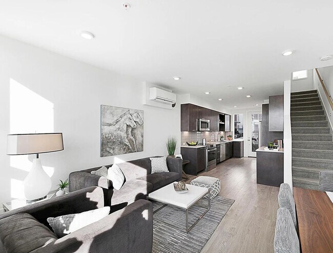 Building Photo - Ballard Townhouse 2bd/2ba, AC, Garage Parking