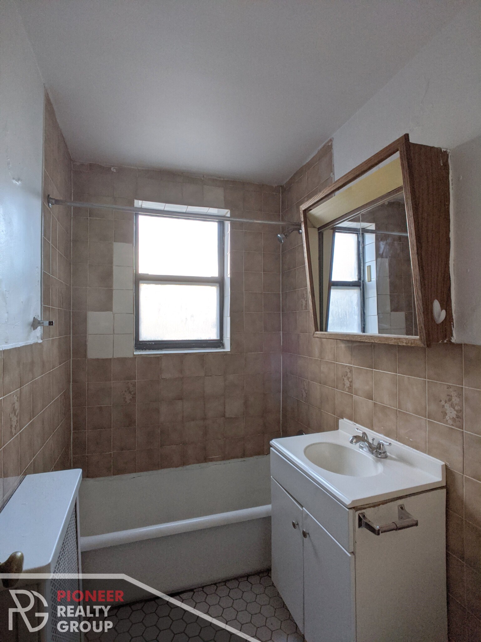 Building Photo - 739 W Belmont Ave