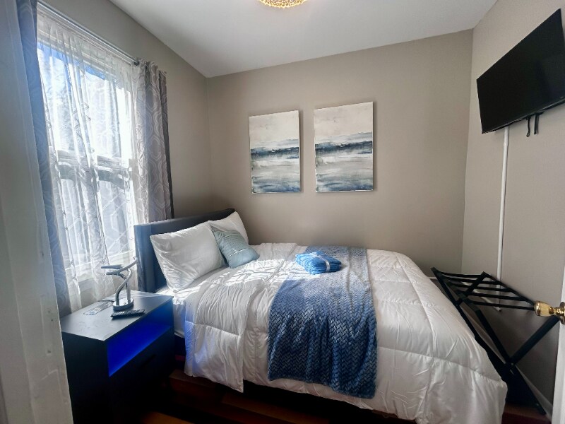 Building Photo - 7353 S Kenwood Ave