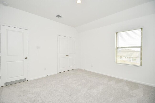 Building Photo - 5624 Frst Cv Dr