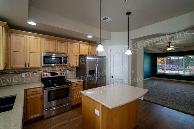 Building Photo - 5020 Cinquefoil Ln