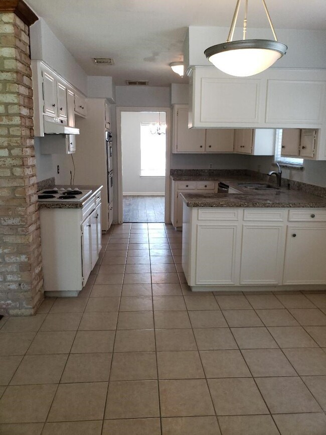 Building Photo - 12314 Rincon Dr