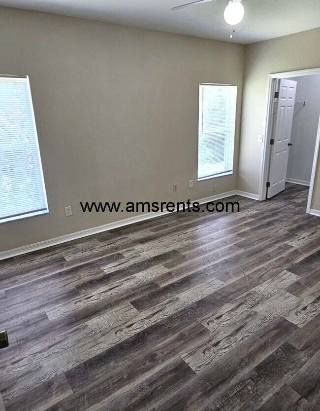 Building Photo - 505 Mallard Ct