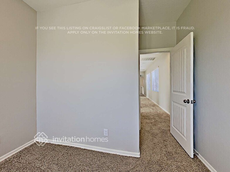Building Photo - 14511 W Port Royale Ln
