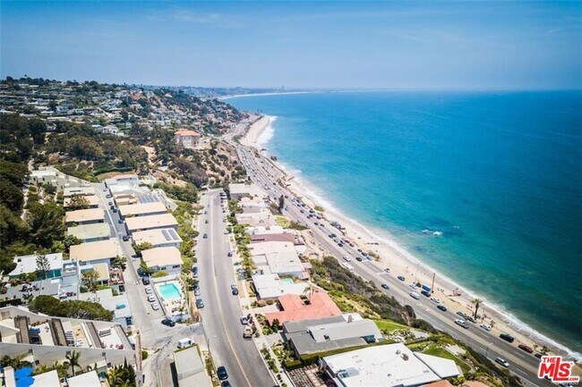 Building Photo - 18203 Coastline Dr