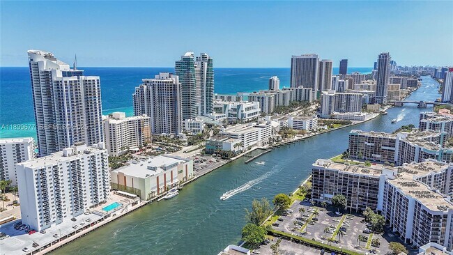 Building Photo - 3101 S Ocean Dr