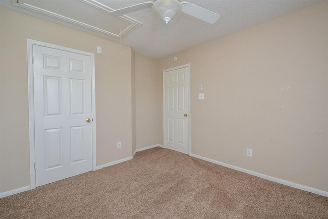 Building Photo - 623 Airybrook Ln