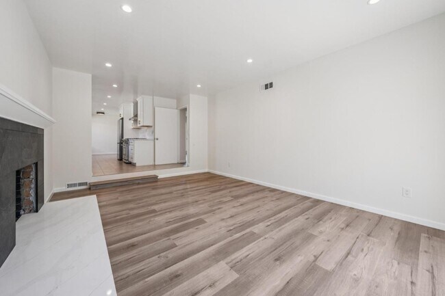 Building Photo - 700 Gull Ave