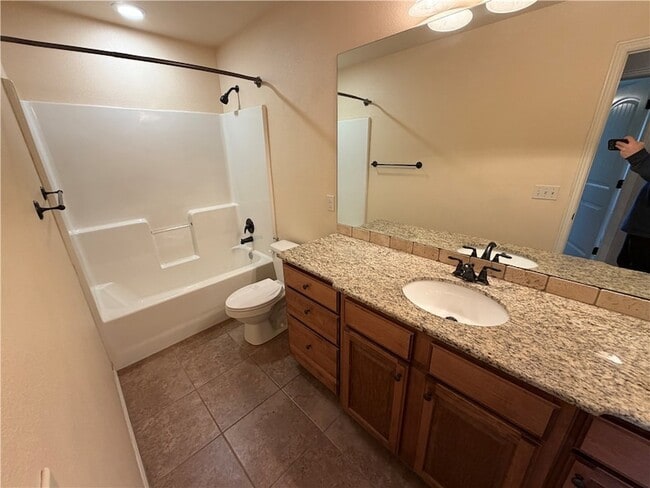 Building Photo - 3302 SW Briar Creek Ave