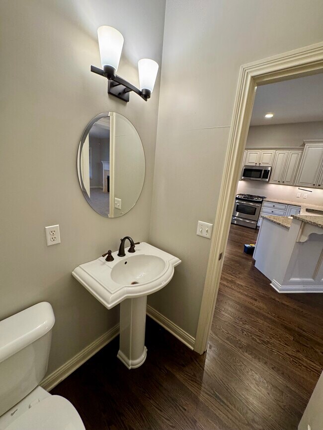 Building Photo - 512 S Grand Ave