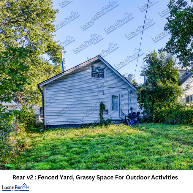 Building Photo - 2/1 Cozy Bungalow, Stove & Fridge, Fncd Yard