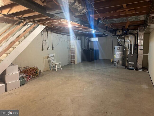 Building Photo - 223 E 8th Ave