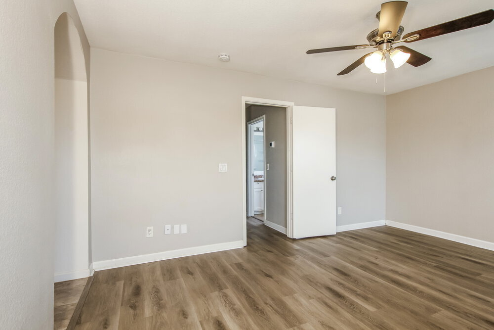 Building Photo - 8737 W Bluefield Ave