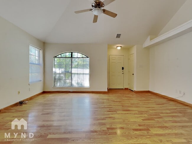 Building Photo - 633 Albrook Dr