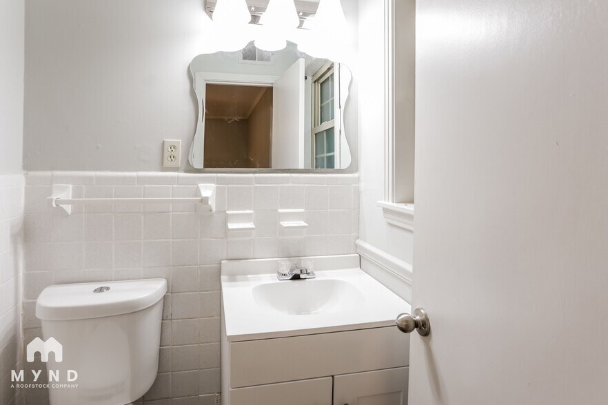 Building Photo - 1176 Cedar Cir S