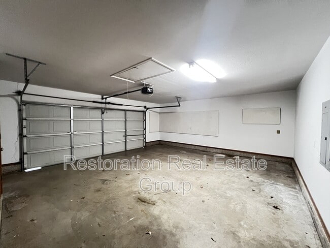 Building Photo - 113 S Mustang Rd