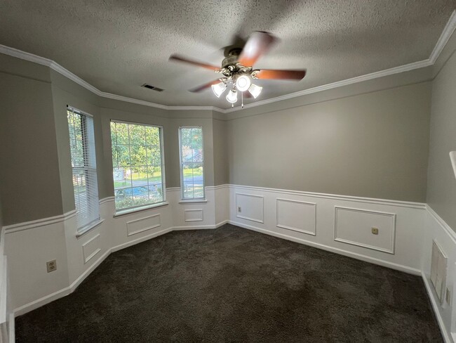 Building Photo - 3 Bedroom, 2 Car Garage in Ridgewood