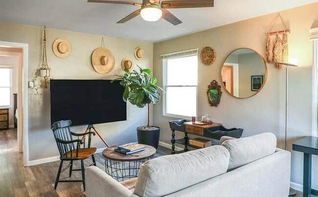 Building Photo - College Close 2 Bed 1 Bath