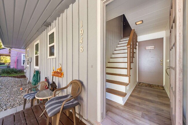 Building Photo - Updated 3 bedroom duplex