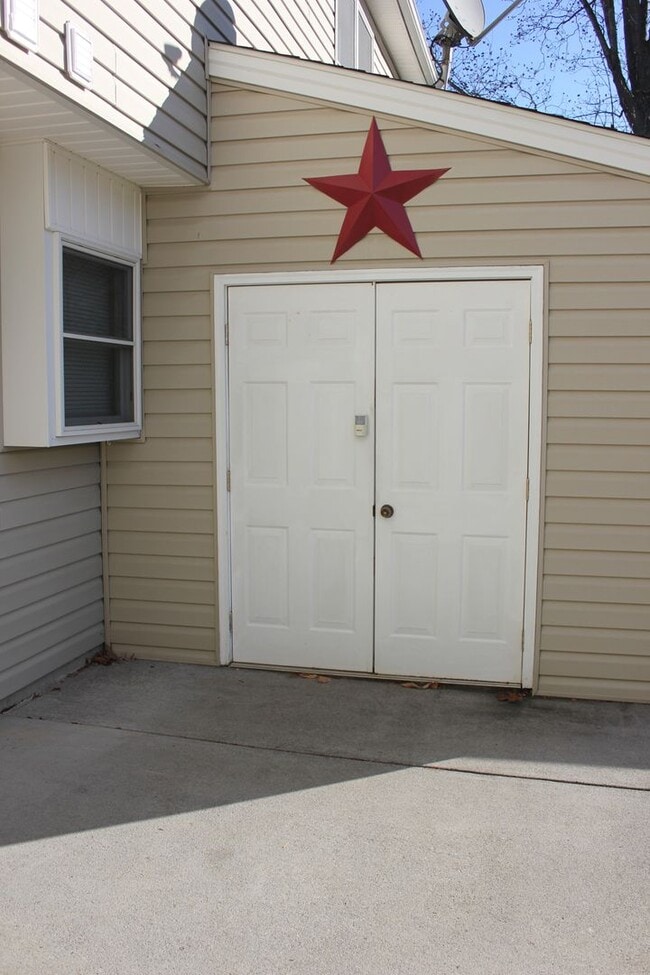 Building Photo - Two Master Suite Townhouse in Avalon Woods
