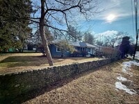 Building Photo - 34 Maple Ave