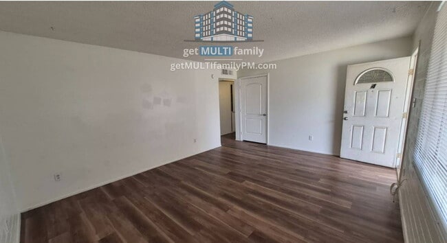 Building Photo - 8407 E Coronado Rd