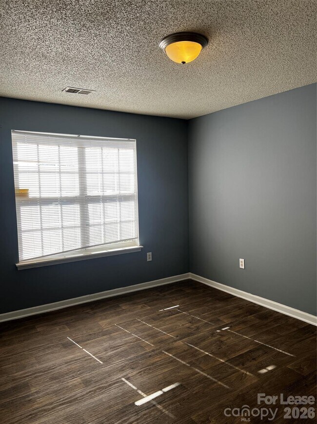 Building Photo - 7655 Petrea Ln