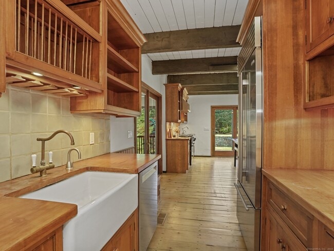 Building Photo - 8 Bayberry Ridge Rd