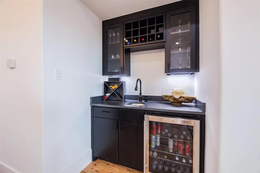 Building Photo - Room in Duplex on Avenue L