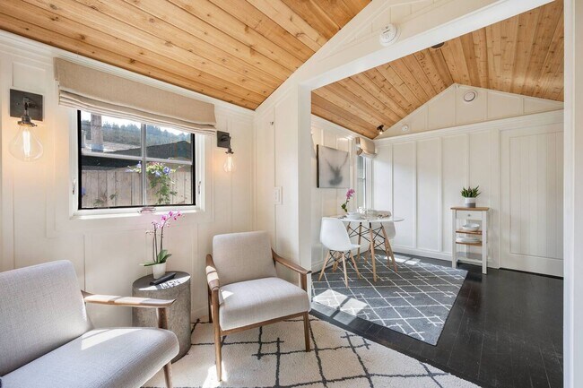 Building Photo - High end, fully furnished (or unfurnished) pair of cottages in Downtown Mill Valley! PROGRESSIVE