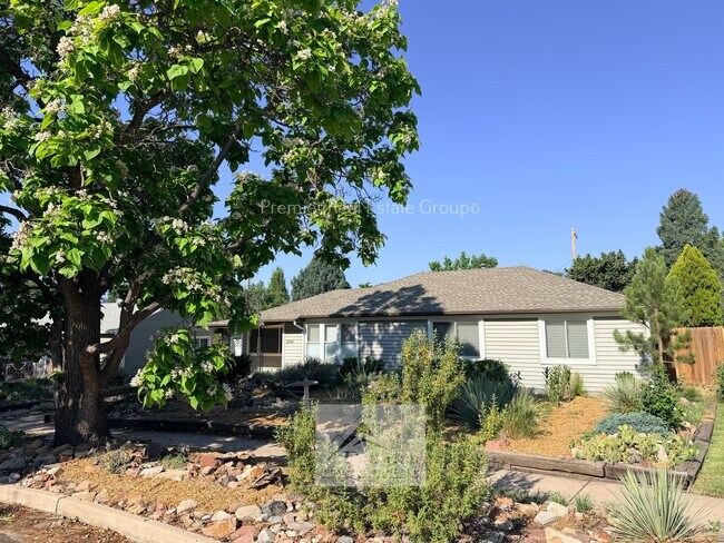 Building Photo - 2140 Robin Dr