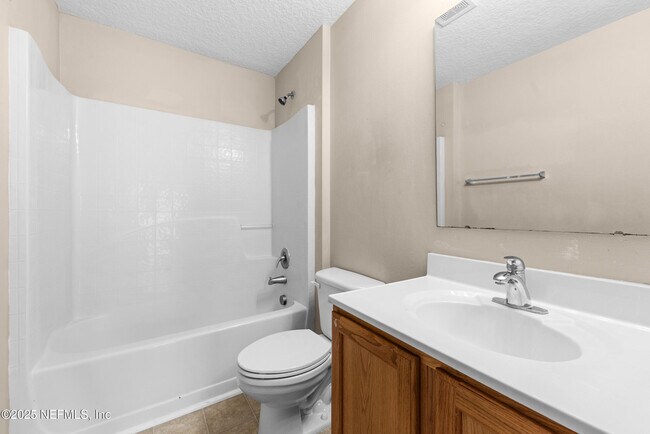 Building Photo - 11871 Lake Bend Cir
