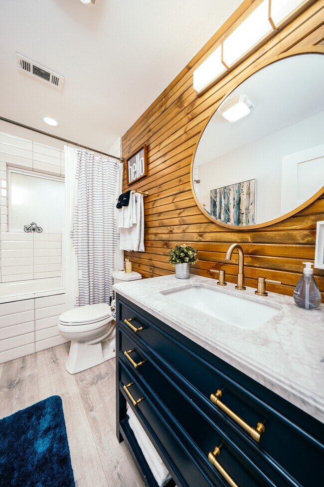 Building Photo - 1605 SE P St