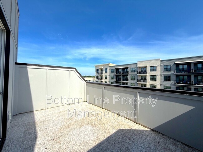 Building Photo - 627 W Tremont Ave