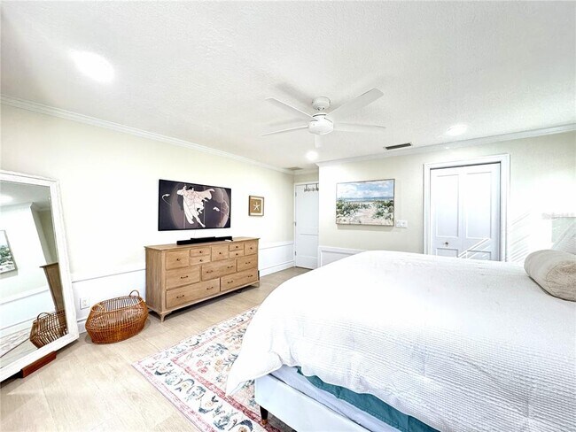 Building Photo - 1004 SE 5th Ave