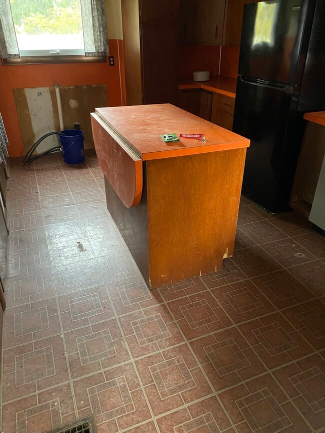 Building Photo - 48 Grove St